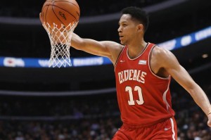 如何在NBA2K9中进行空接？详细教程分享