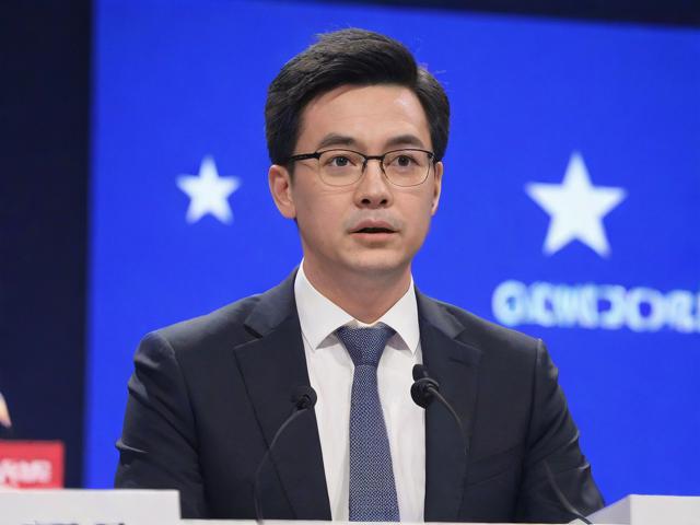 LOL全明星赛解说精彩瞬间：解说员如何带你感受全明星赛的热情
