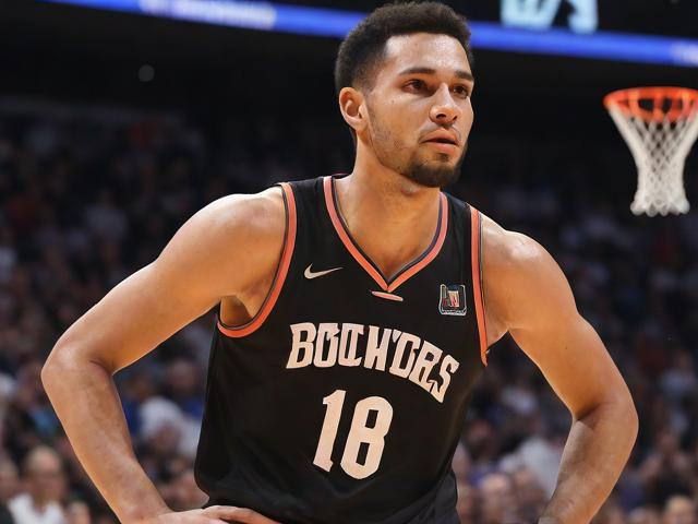 如何提高NBA2KOL游戏中的过人技巧？